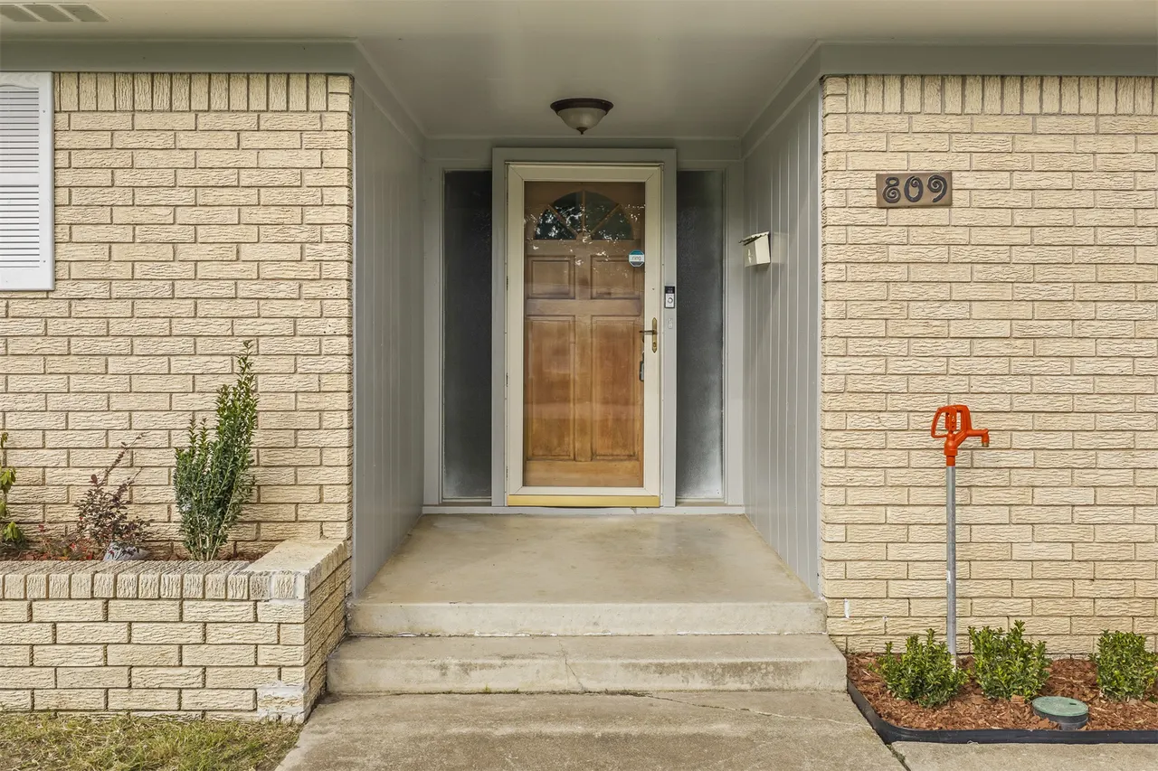 Photo 2 — 809 Pershing Drive W, Ardmore, OK 73401