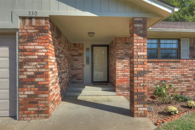 Photo 2 — 330 Cara Lee Lane, Bartlesville, OK 74006