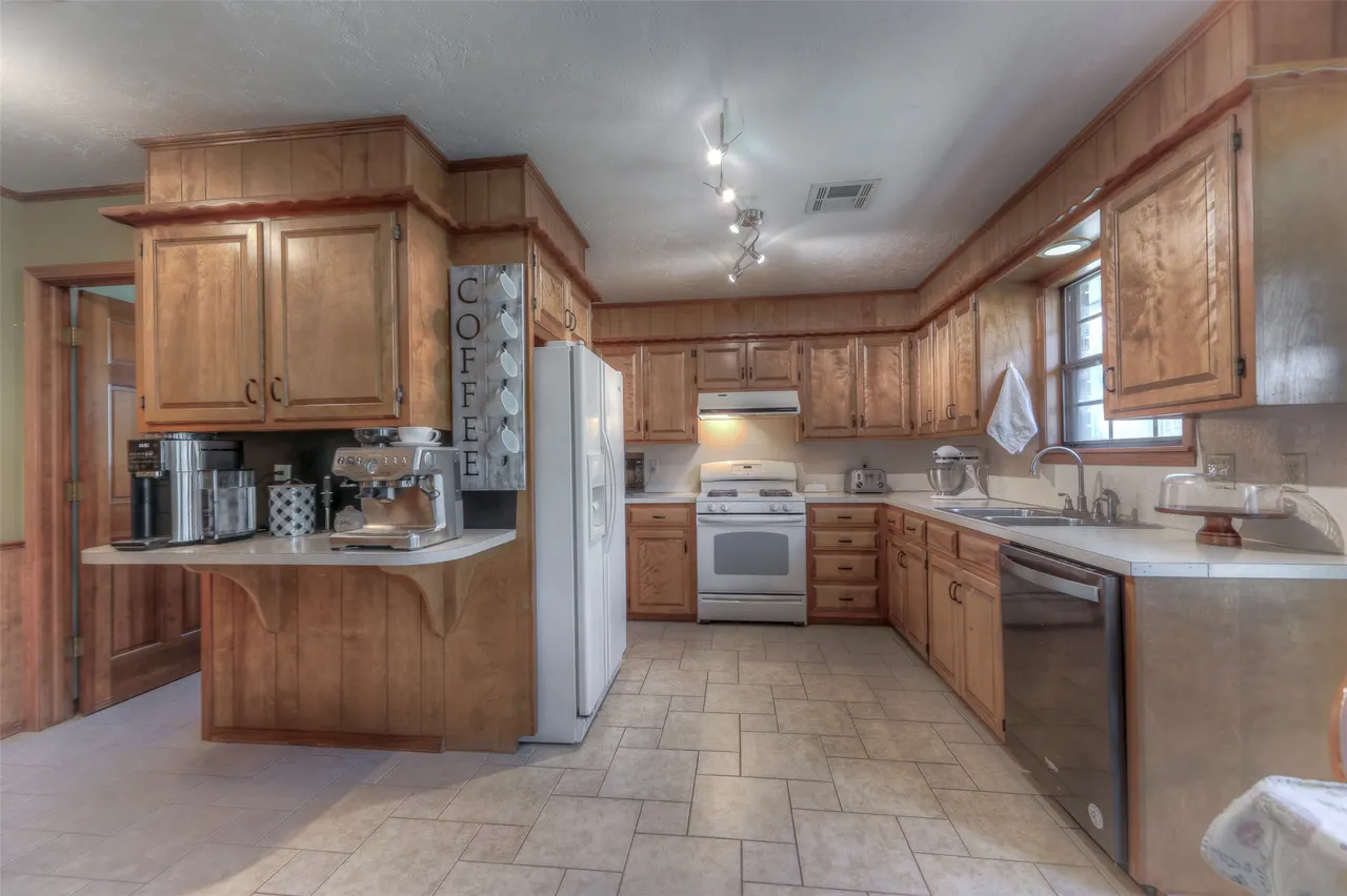 Photo 9 — 330 Cara Lee Lane, Bartlesville, OK 74006