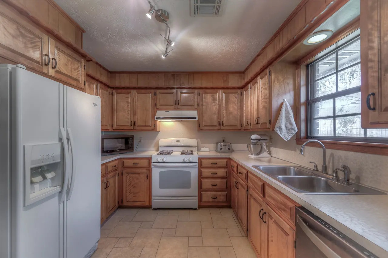 Photo 11 — 330 Cara Lee Lane, Bartlesville, OK 74006