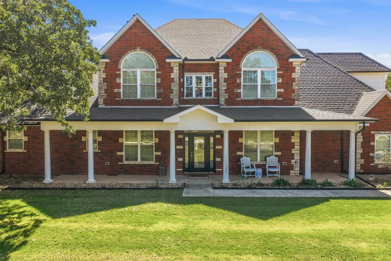 Front exterior — 182 Farland, Ardmore, OK 73401