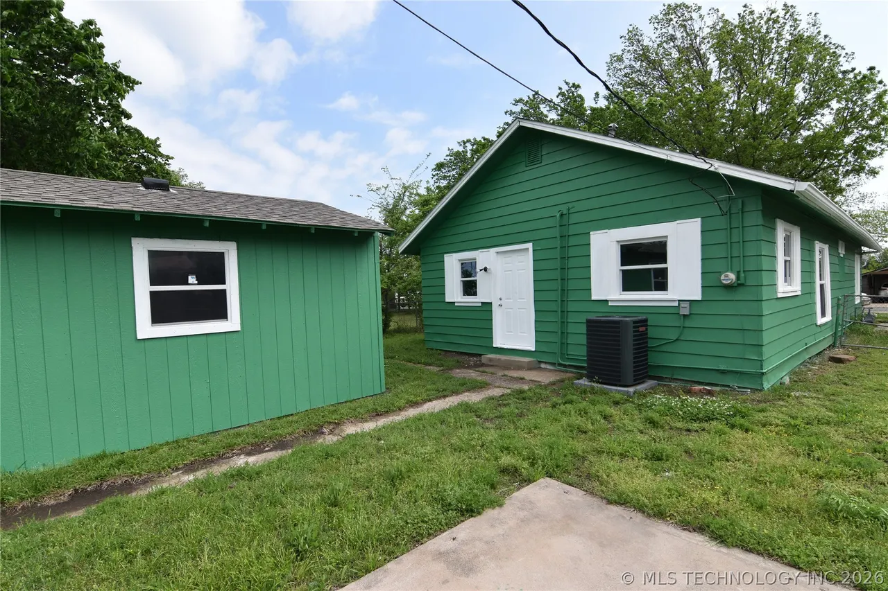 Photo 9 — 813 S Elm Avenue, Bartlesville, OK 74003