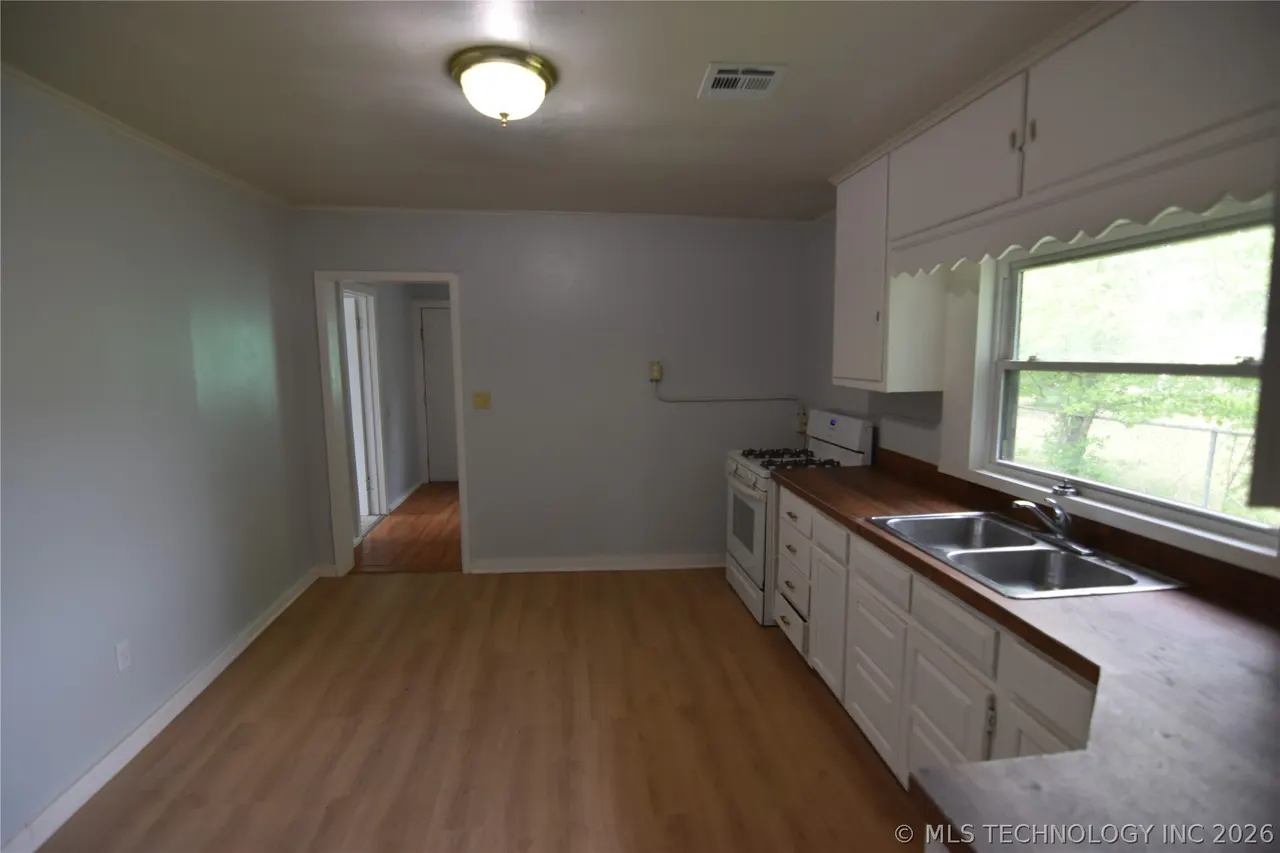 Photo 11 — 813 S Elm Avenue, Bartlesville, OK 74003