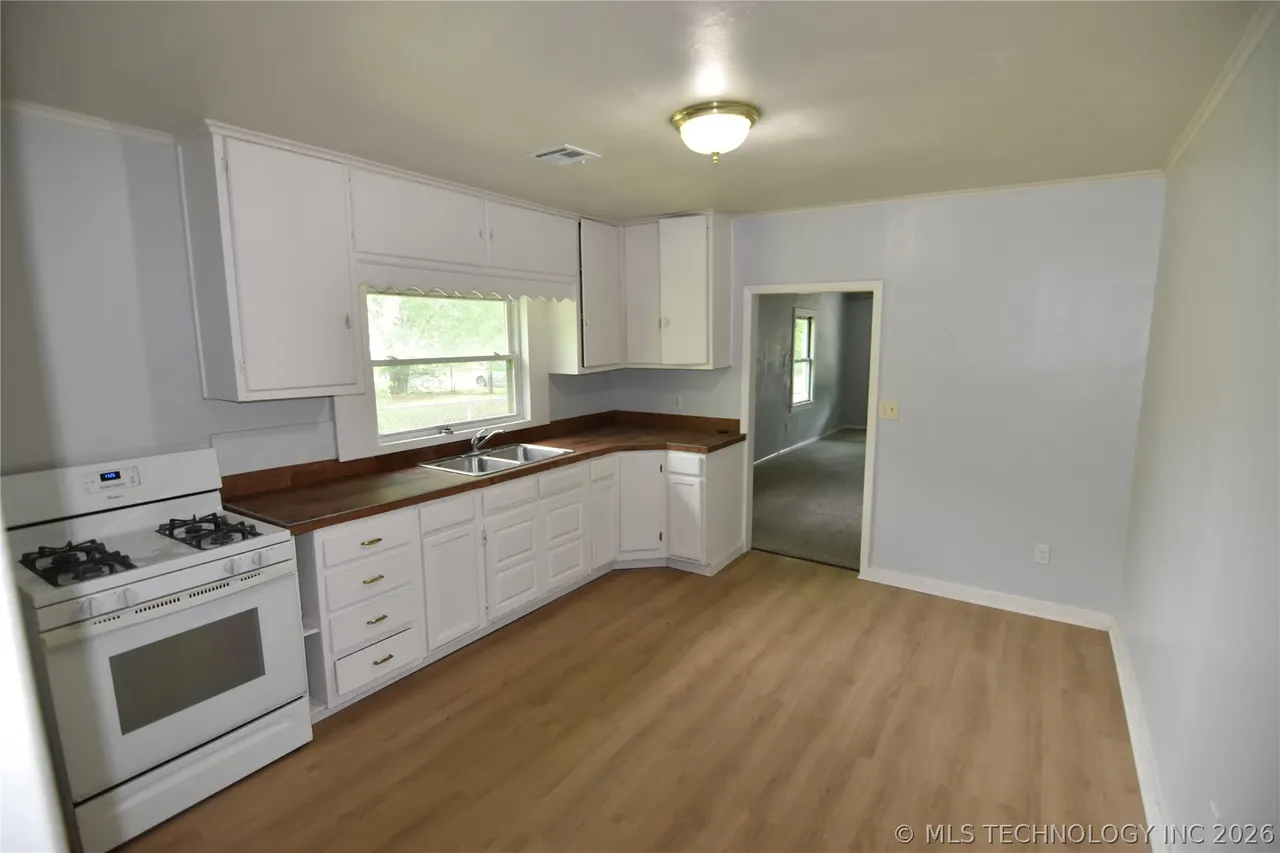 Photo 12 — 813 S Elm Avenue, Bartlesville, OK 74003