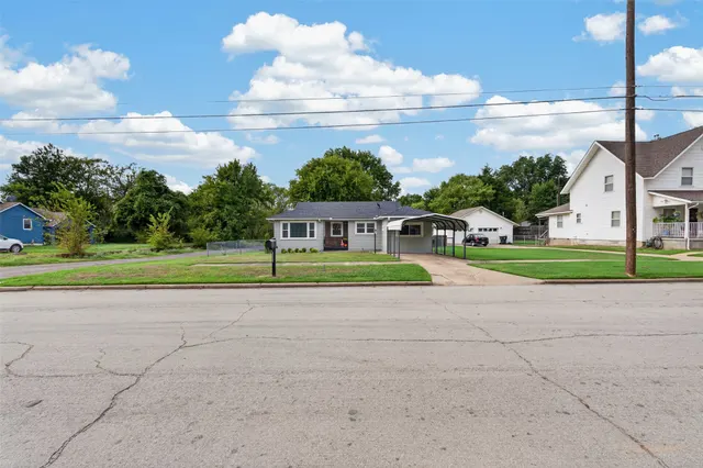Photo 2 — 215 S P Street, Muskogee, OK 74403