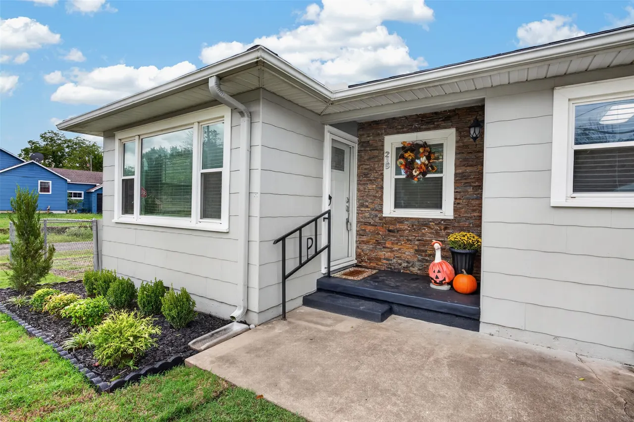 Photo 8 — 215 S P Street, Muskogee, OK 74403