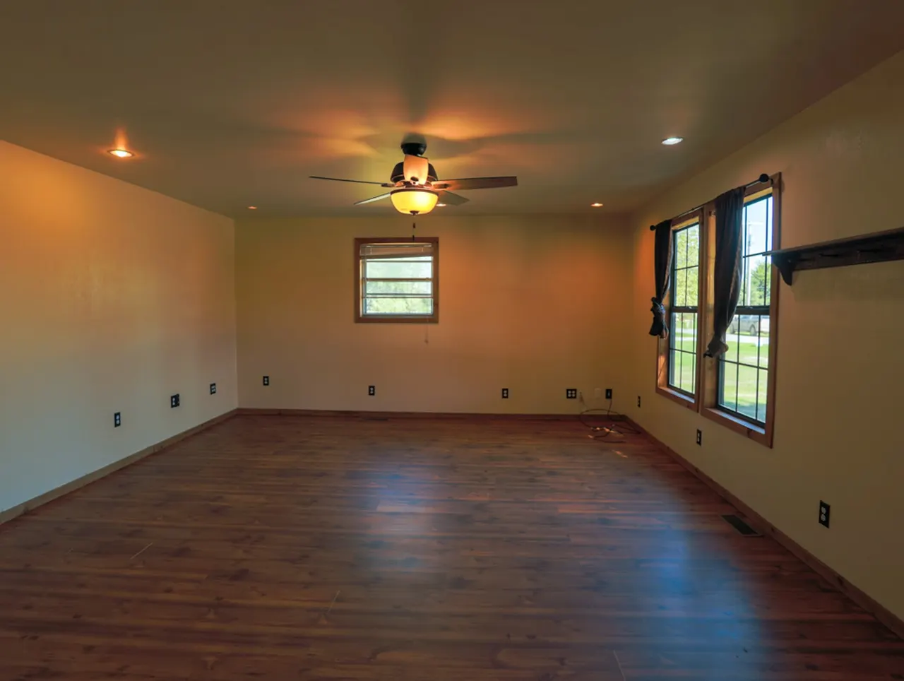 Photo 5 — 208 N 5 th Street, OK 73773