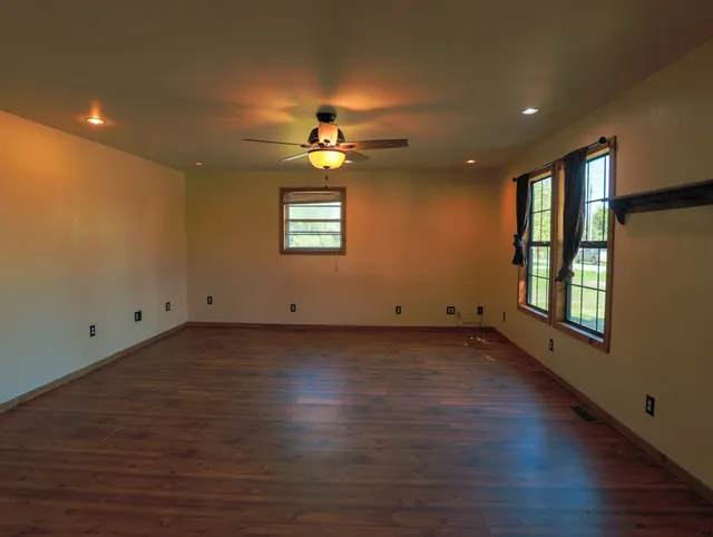 Photo 5 — 208 N 5 th Street, OK 73773