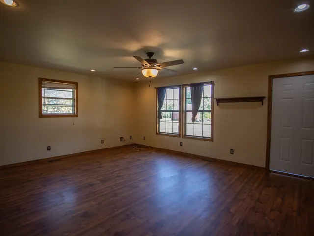 Photo 6 — 208 N 5 th Street, OK 73773