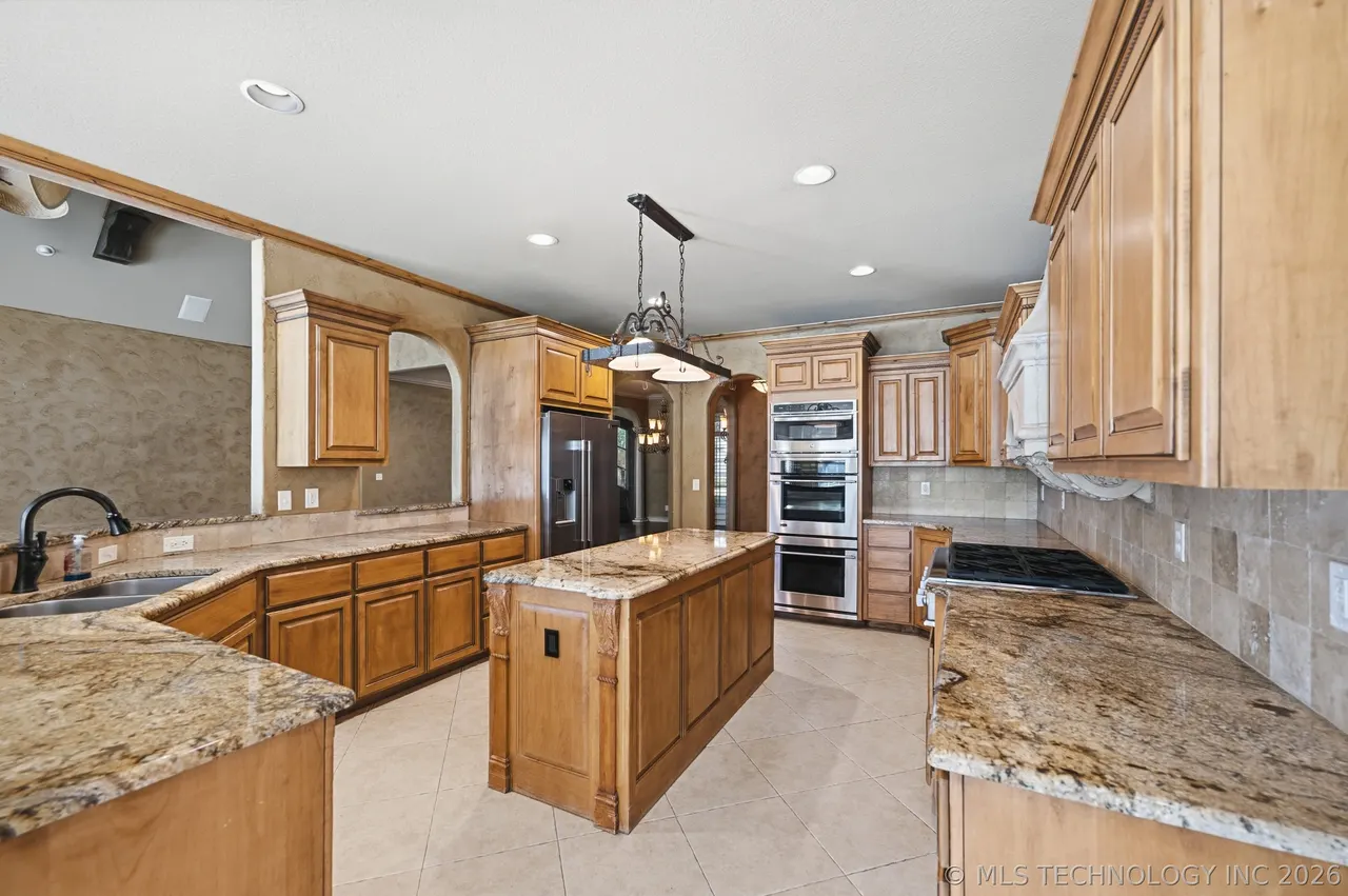 Photo 11 — 11701 S Oswego Avenue, Tulsa, OK 74137