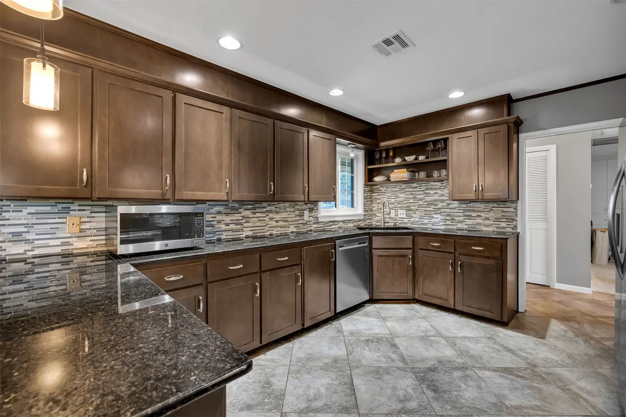 Photo 10 — 3425 E 57th Place, Tulsa, OK 74135