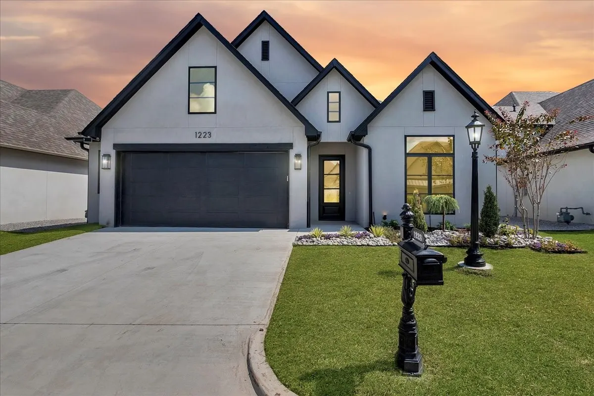 Front exterior — 1223 N 71st Place, Broken Arrow, OK 74014