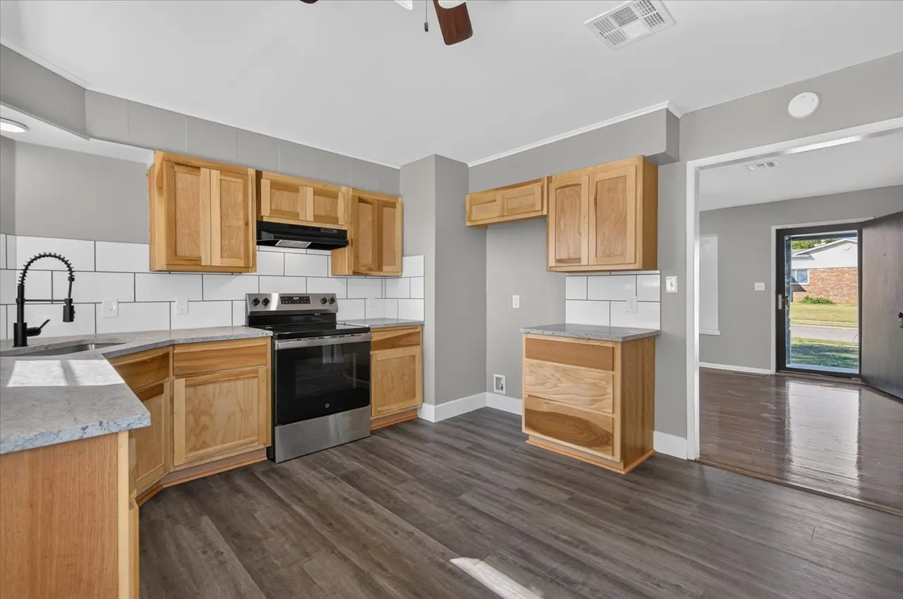 Photo 9 — 2133 S 80th EastAvenue, Tulsa, OK 74129