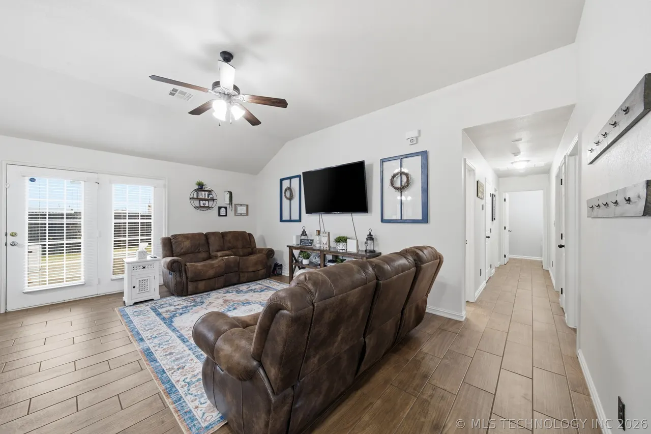 Photo 5 — 205 W Dillon Drive, Kiefer, OK 74041