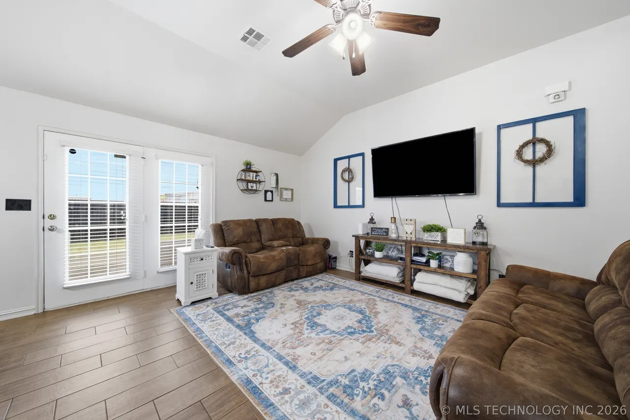 Photo 7 — 205 W Dillon Drive, Kiefer, OK 74041