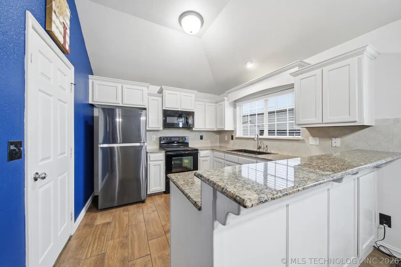 Photo 12 — 205 W Dillon Drive, Kiefer, OK 74041
