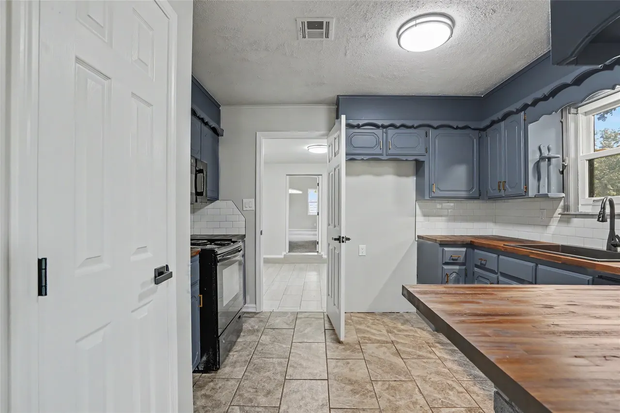 Photo 11 — 20664 Deerwood Trail, Kellyville, OK 74039