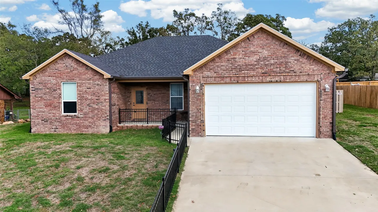 Front exterior — 2006 Whippoorwill Drive, McAlester, OK 74501