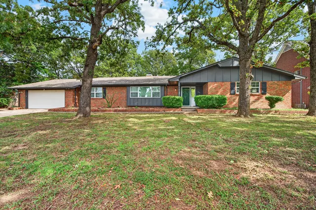 Photo 2 — 204 S Morrison, Ada, OK 74820