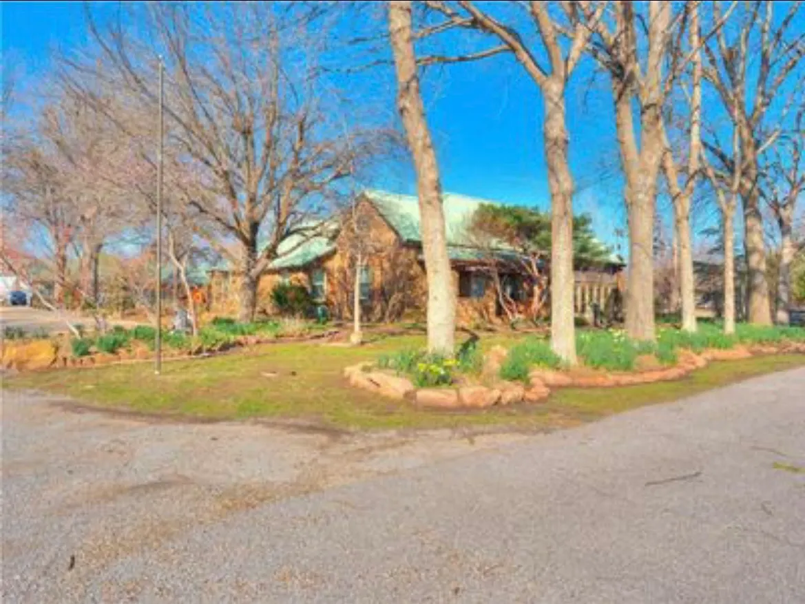Front exterior — 1928 W Idaho, Chickasha, OK 73018