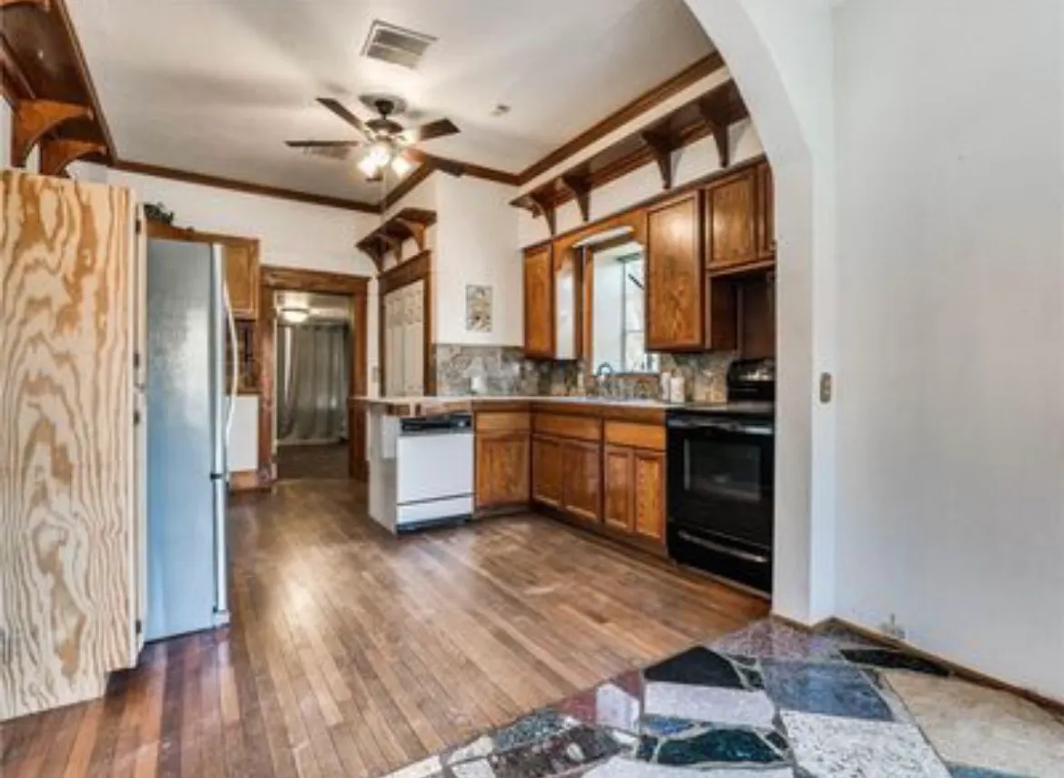 Photo 9 — 1928 W Idaho, Chickasha, OK 73018