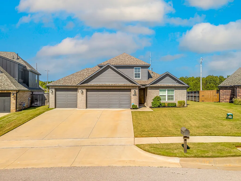 Front exterior — 3004 W Tuscon Court S, Broken Arrow, OK 74011