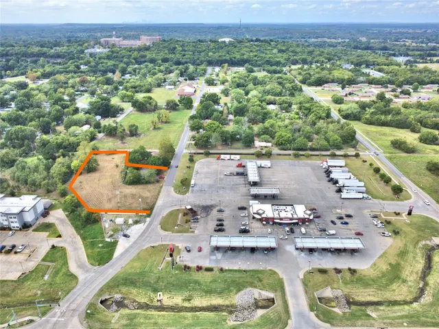 Photo 6 — 3321 Tahlequah St, Muskogee, OK 74401