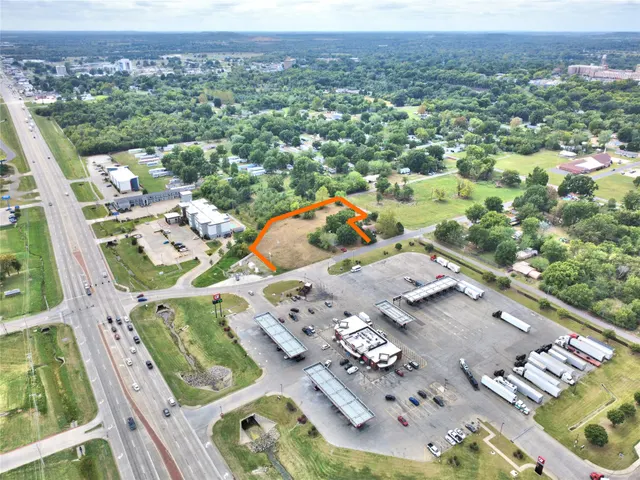 Photo 7 — 3321 Tahlequah St, Muskogee, OK 74401