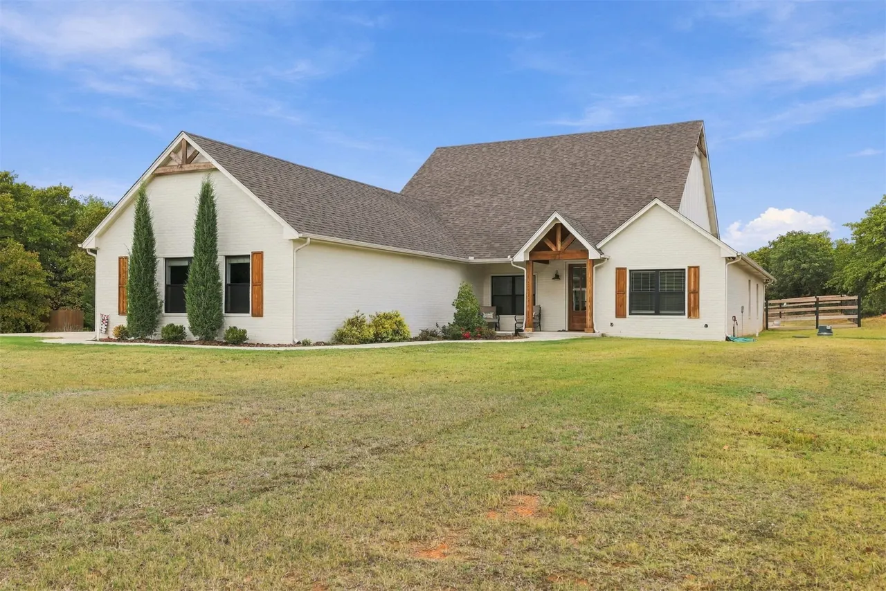 Front exterior — 10281 236th, Blanchard, OK 73010