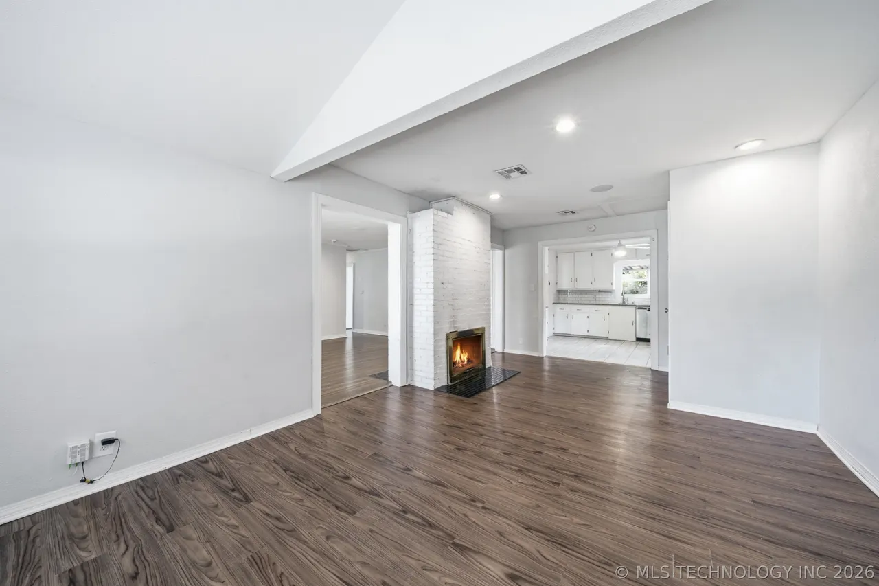 Photo 7 — 1552 E 49th Place, Tulsa, OK 74105