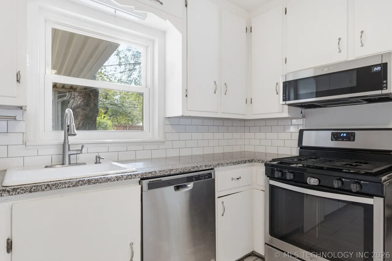 Photo 12 — 1552 E 49th Place, Tulsa, OK 74105