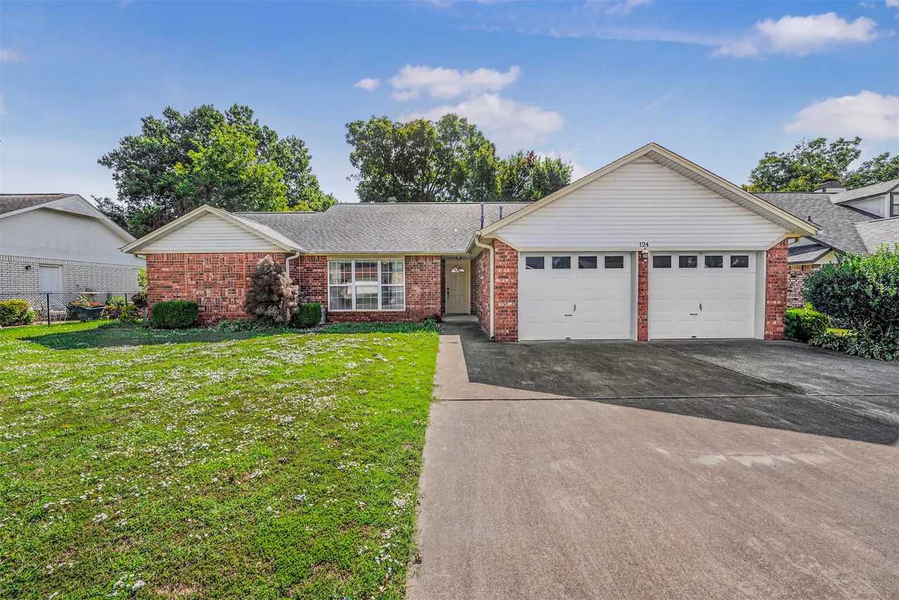 Front exterior — 124 Magnolia, Pryor, OK 74361