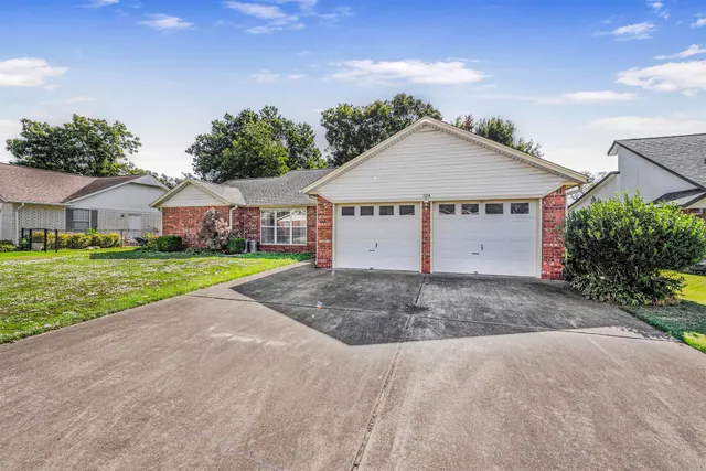 Photo 2 — 124 Magnolia, Pryor, OK 74361