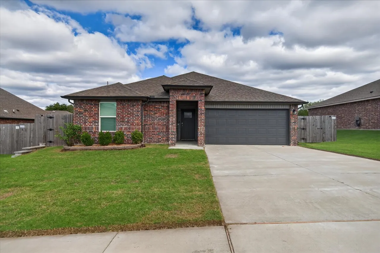 Front exterior — 3210 SE Rushmore Street, Bartlesville, OK 74006