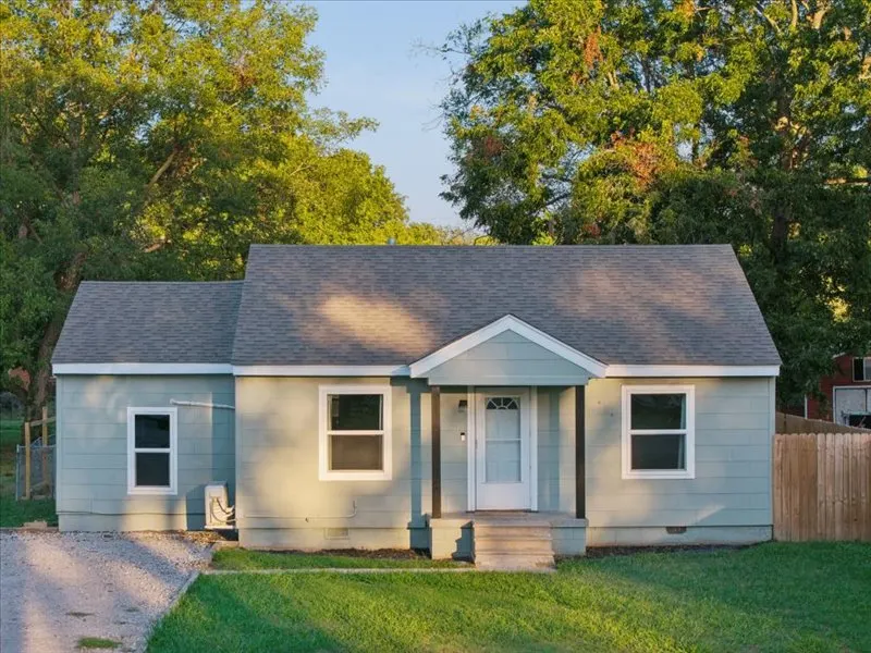 Photo 2 — 1112 Pettit Avenue, Hominy, OK 74035