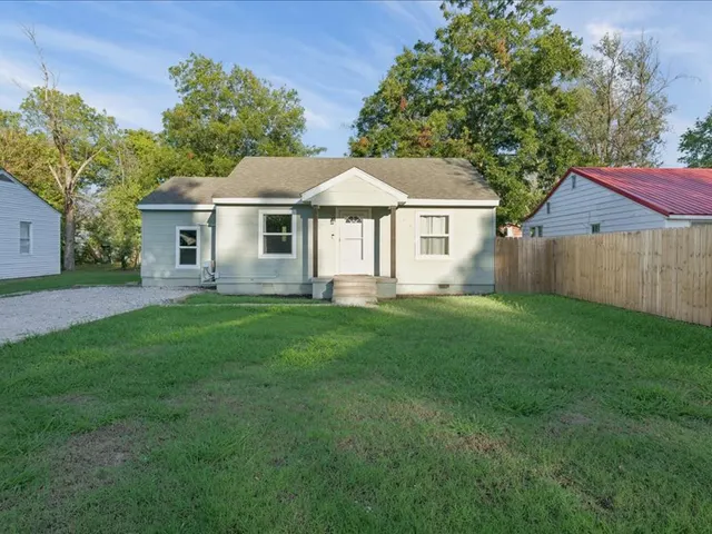 Photo 3 — 1112 Pettit Avenue, Hominy, OK 74035