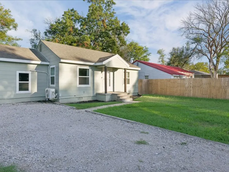 Photo 4 — 1112 Pettit Avenue, Hominy, OK 74035