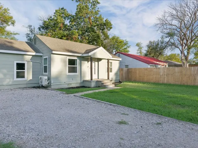 Photo 4 — 1112 Pettit Avenue, Hominy, OK 74035