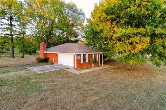 Photo 2 — 465583 Highway 141, Gans, OK 74936