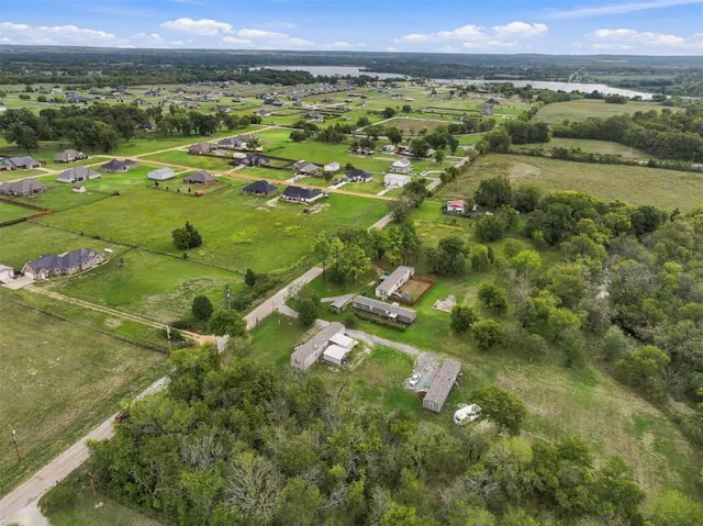 Photo 3 — 229 Forest Lane, Durant, OK 74701