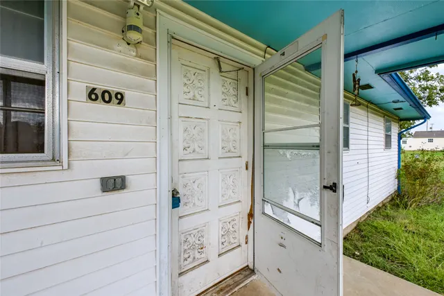 Photo 7 — 609 N Hyden Street, Stratford, OK 74872