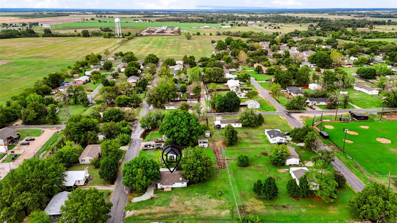 Photo 4 — 609 N Hyden Street, Stratford, OK 74872