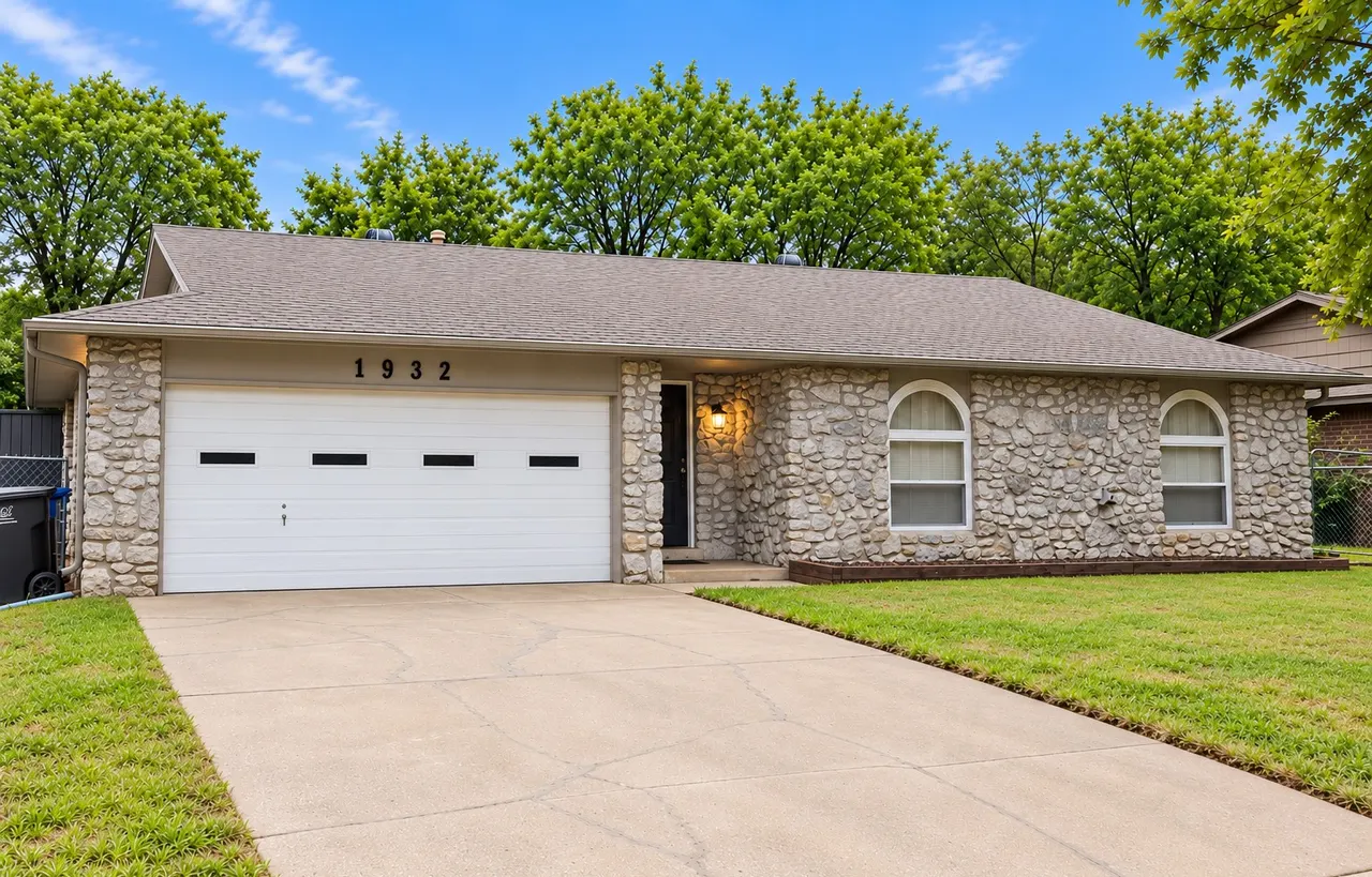 Front exterior — 1932 W Toledo Street, Broken Arrow, OK 74012