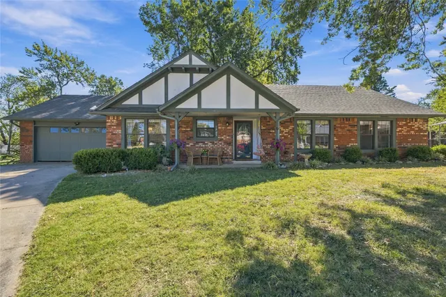 Photo 2 — 1202 Oklahoma Place, Claremore, OK 74017