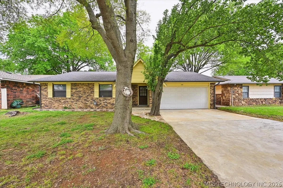Front exterior — 1666 S Pecan Avenue, Broken Arrow, OK 74011