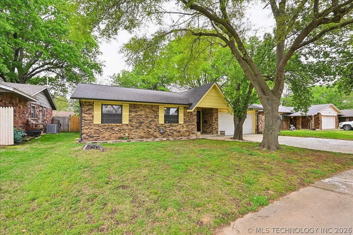 Photo 2 — 1666 S Pecan Avenue, Broken Arrow, OK 74011