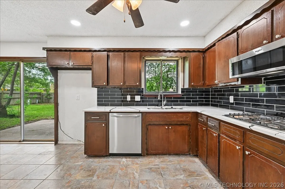 Photo 14 — 1666 S Pecan Avenue, Broken Arrow, OK 74011