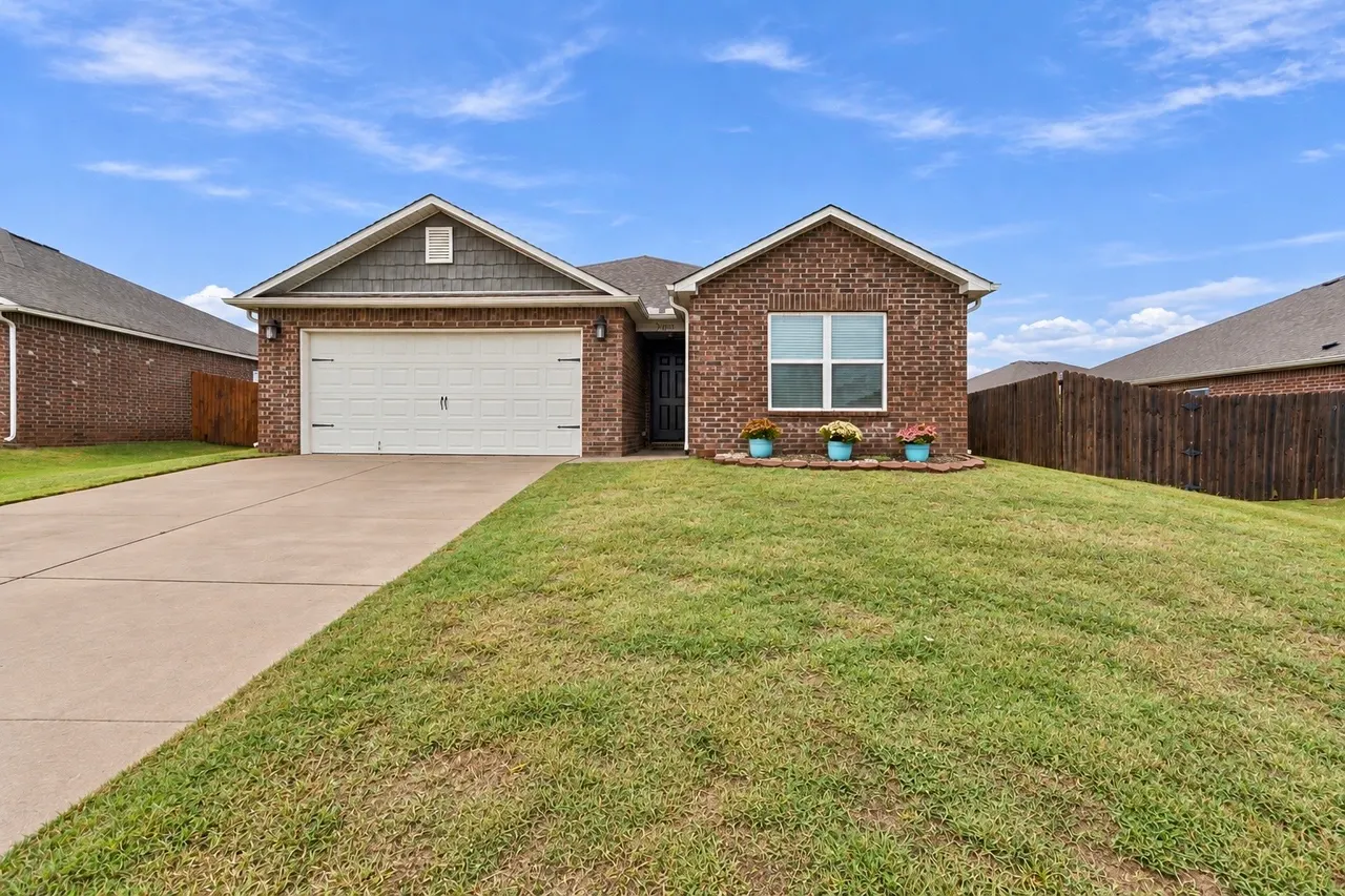 Front exterior — 2005 Orchid Lane, Claremore, OK 74019