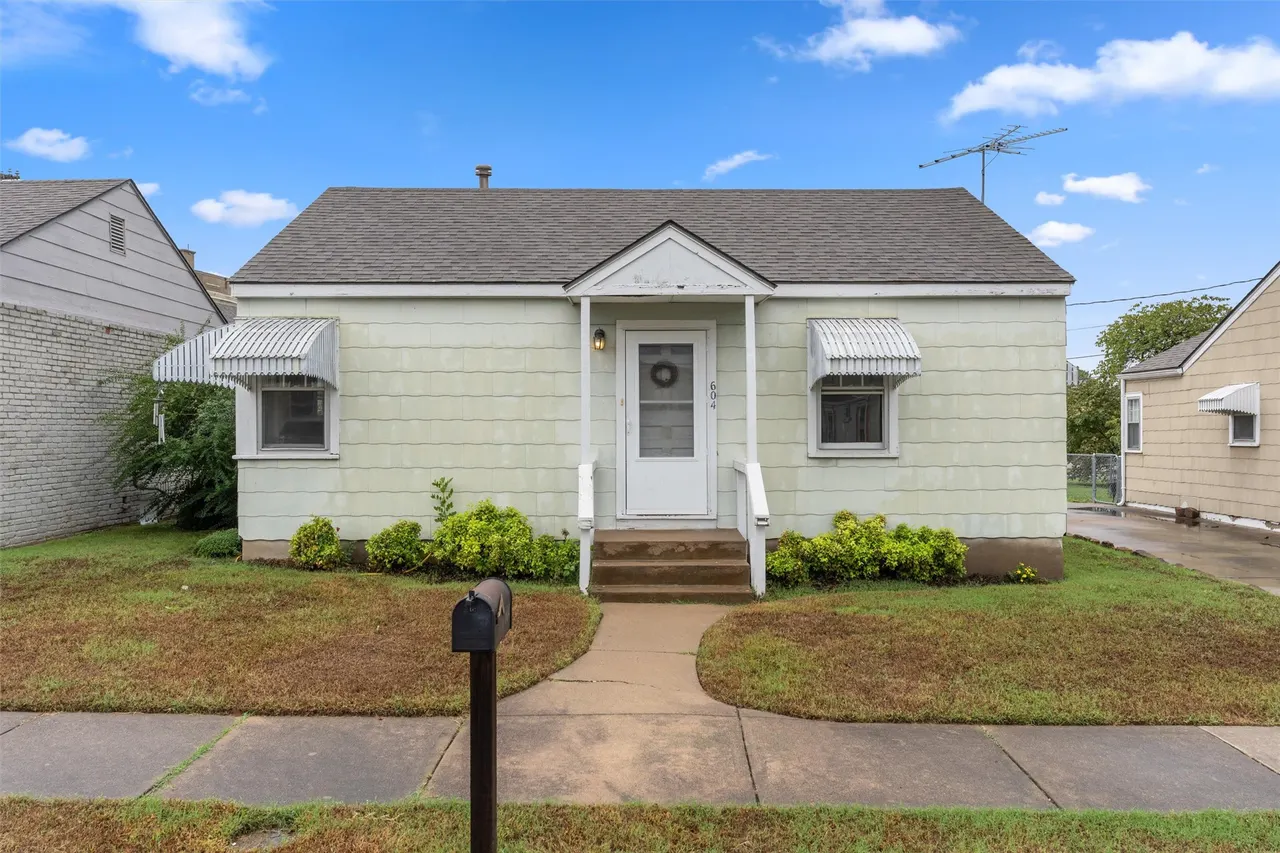 Front exterior — 604 Mill, Bartlesville, OK 74003