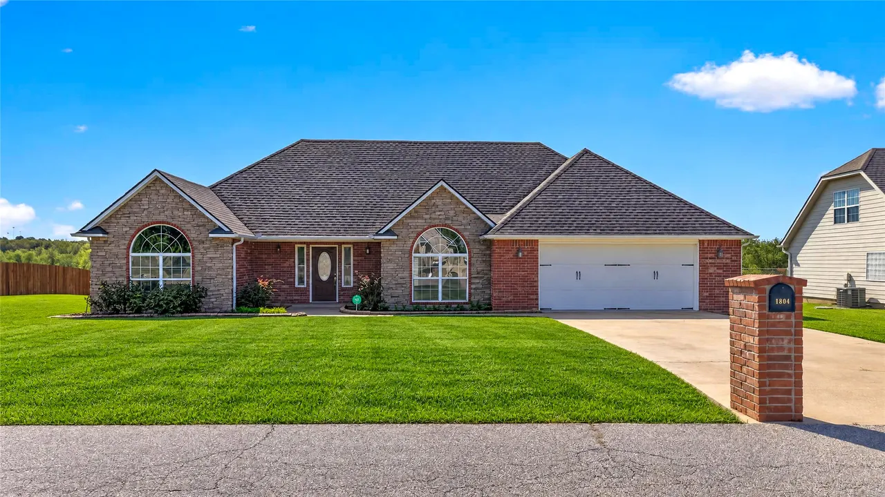 Photo 2 — 1804 Estates Drive, Grove, OK 74344